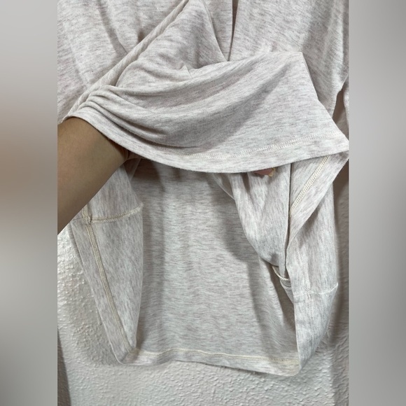 Cabi #3226 Long Sleeve Cowl Neck Lightweight Top in Oatmeal Women’s Medium - Picture 8 of 13